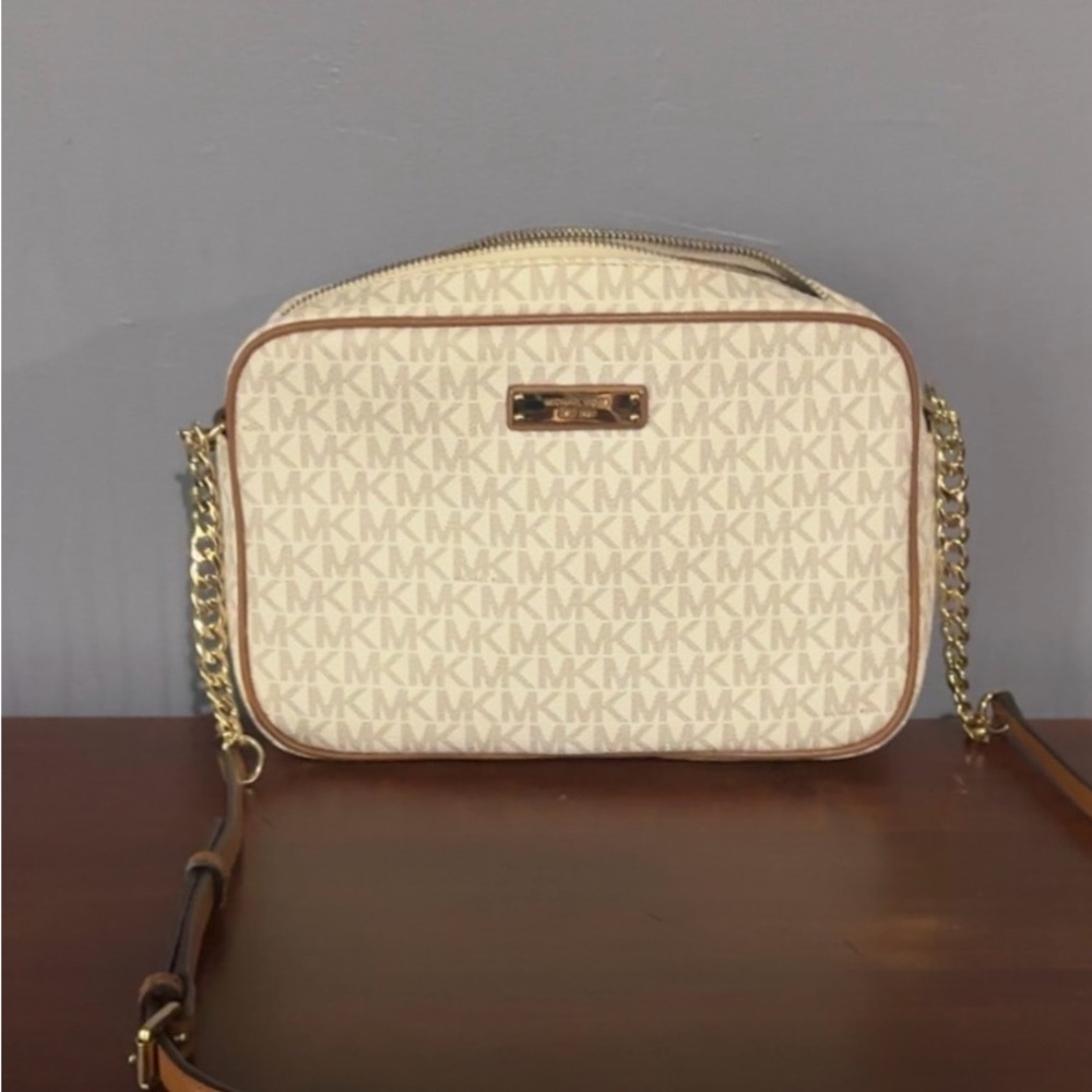 Michael kors crossbody